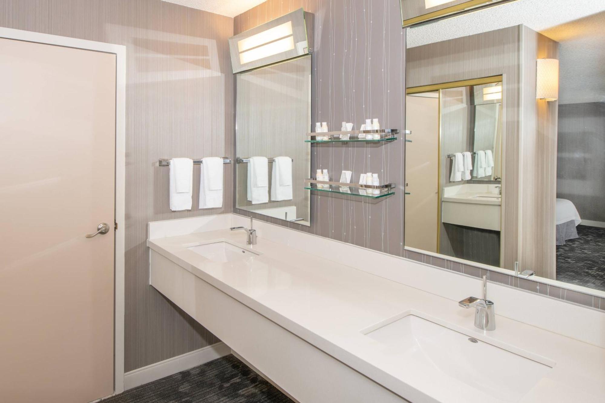 Courtyard By Marriott Oakland Airport Hotel Eksteriør billede